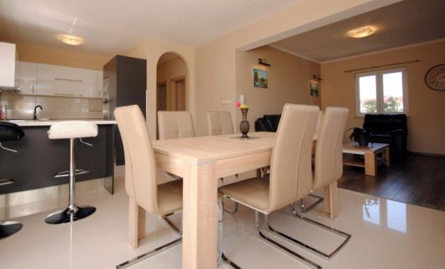 Villa Guliver Slatine Extérieur photo